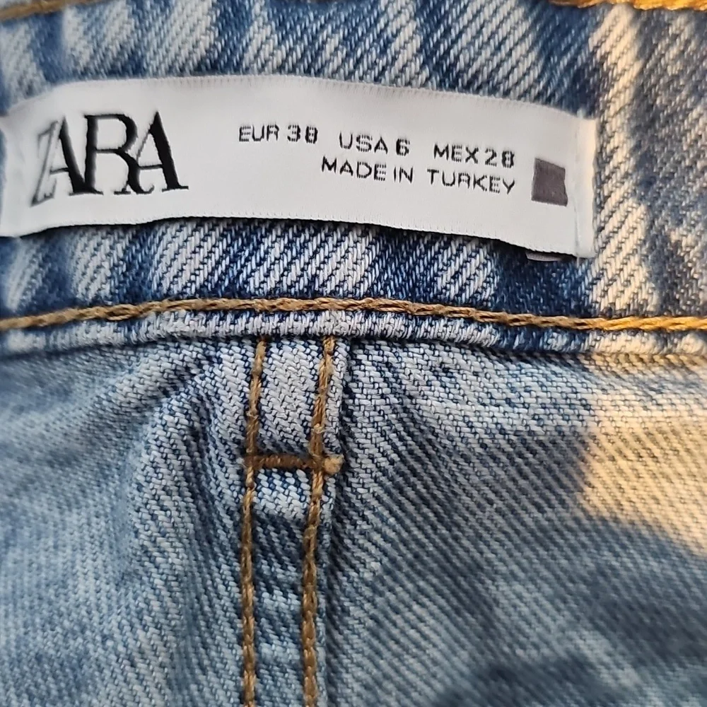 Zara Size 6 Blue Distressed Jean Shorts High Rise